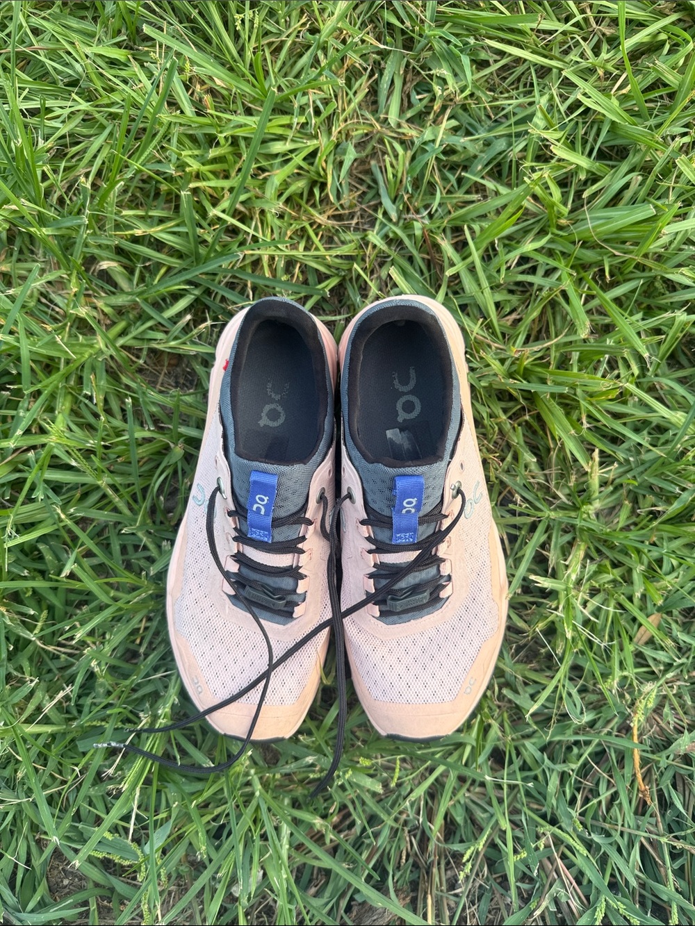 On Running Women's Trail Shoe in Blush Pink size 7 - Picture 3 of 5